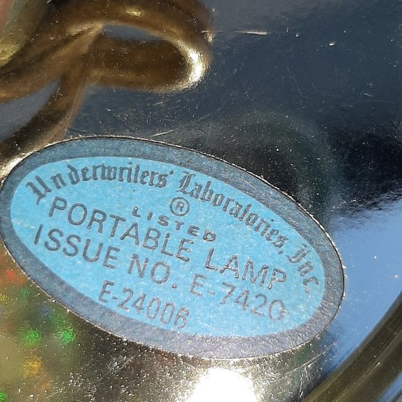 One Vintage Handpainted Milk Glass Electric Hurricane Table Lamps 1960s - Picture 9 of 10